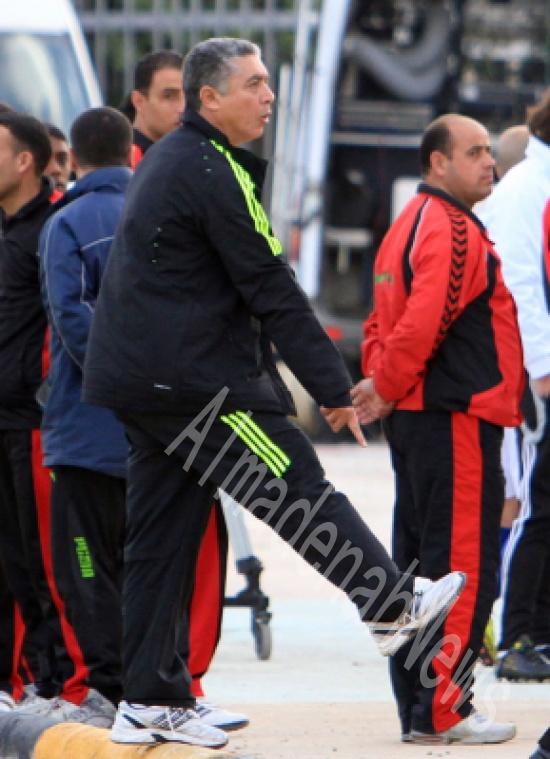 محمد عمر يخرج عن طوره ويشتم جماهير الوحدات (صور)